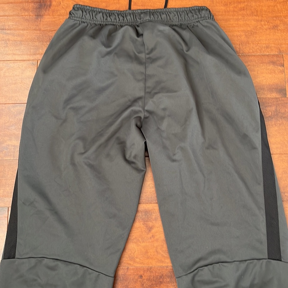 Men’s Nike track style pants - Picture 9 of 10
